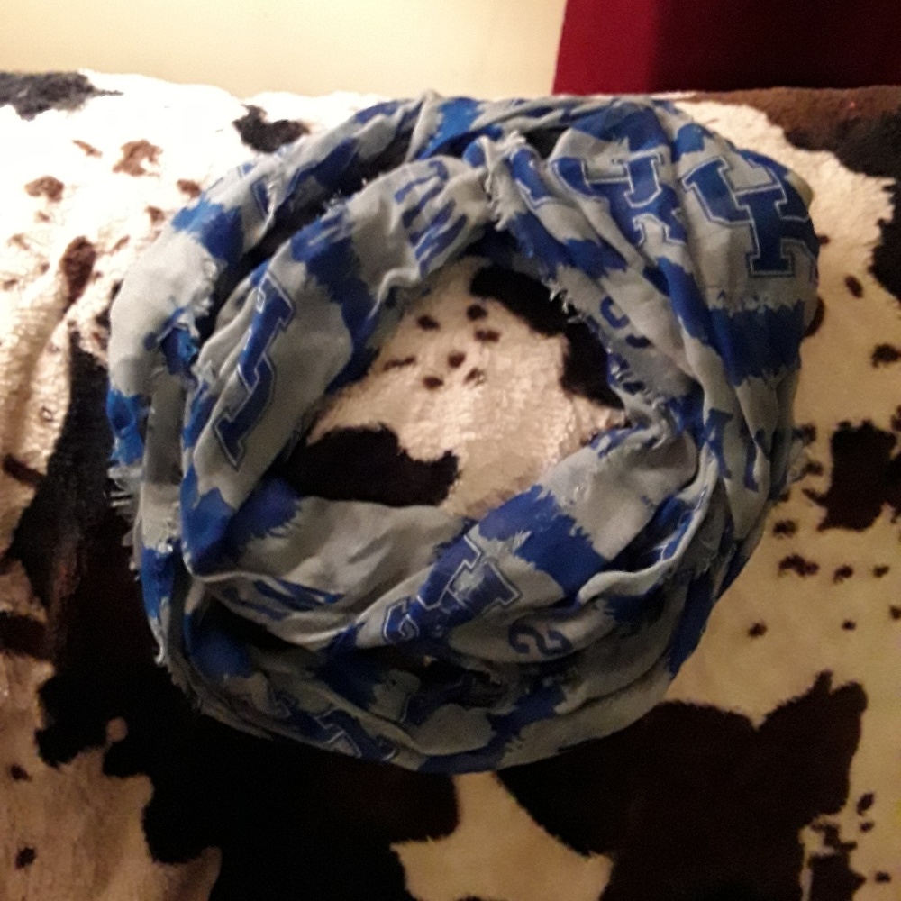 U of K scarf
